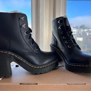 NIB Dr Marten Jesy6 Size 7 heeled boots